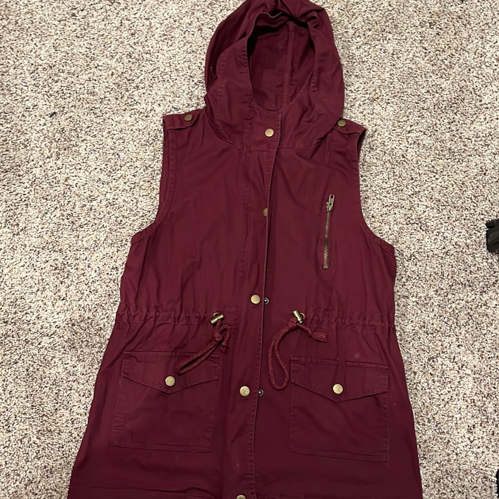Hooded jacket vest color is maroon